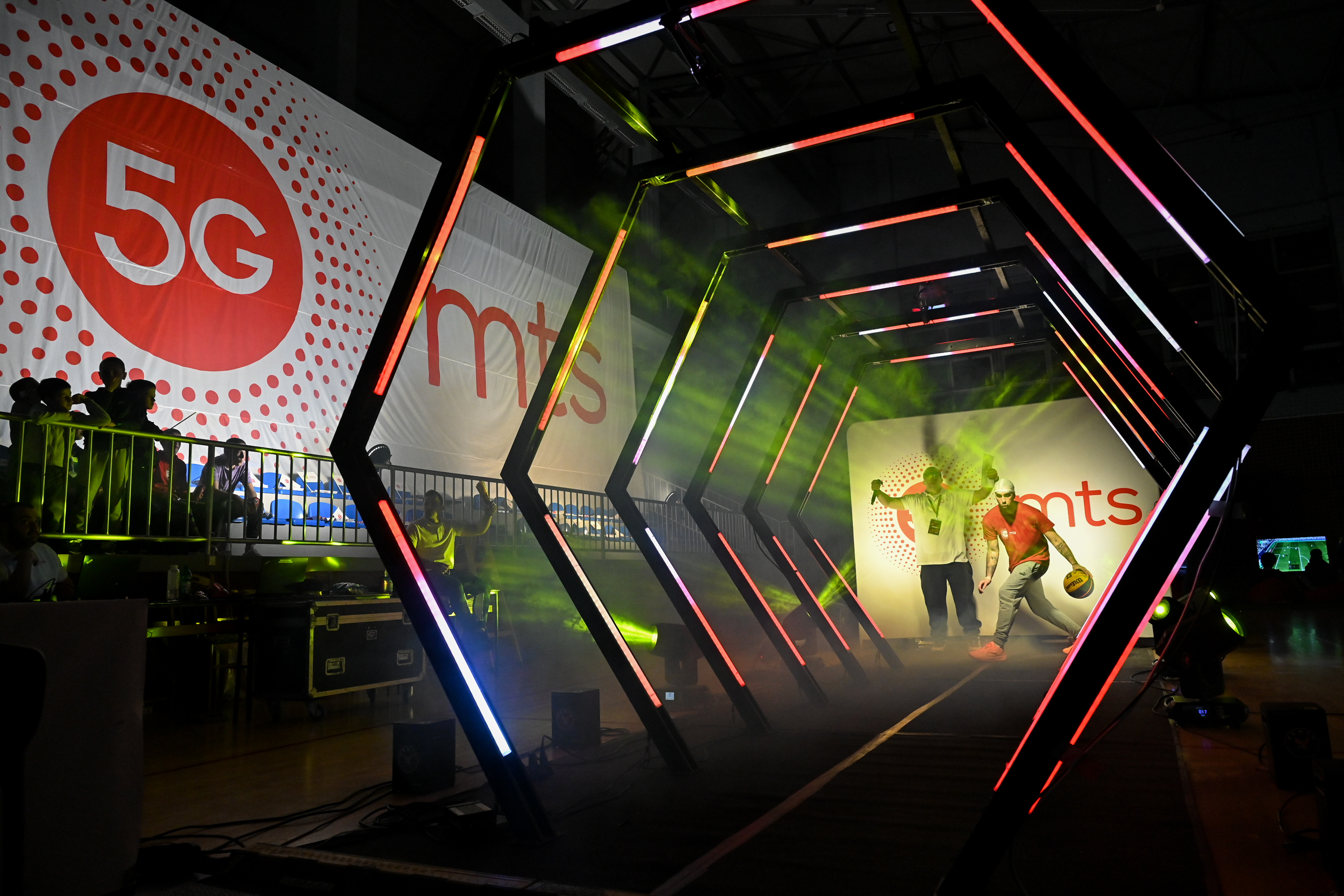 5G mts Karavan scena